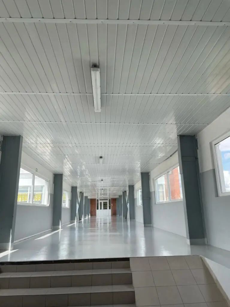 Dažomų epoksidinių grindų įrengimas patalpose